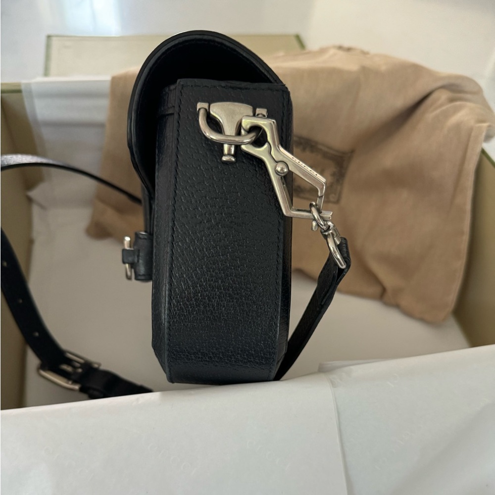 Gucci Cross Body, excellent condition.